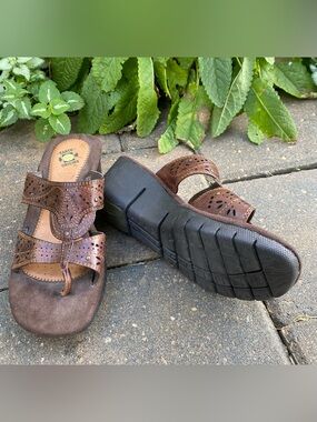 Earth Origins Naomi BRN Leather Perforated Wedge Sandals - Size 7 Fall Sale